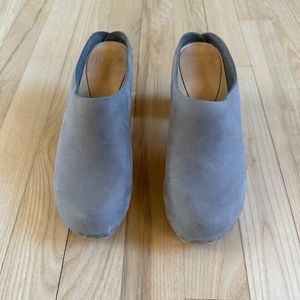 Bryr Gray Clogs, size 35